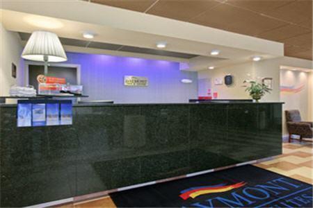 Baymont By Wyndham Greenville Beltér fotó